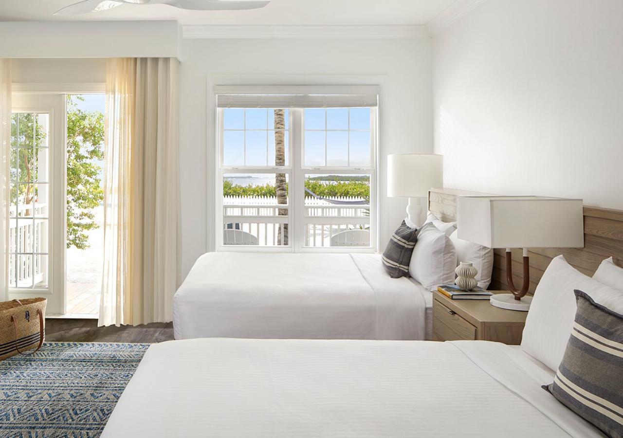 Room, Queen Bed, Water Front