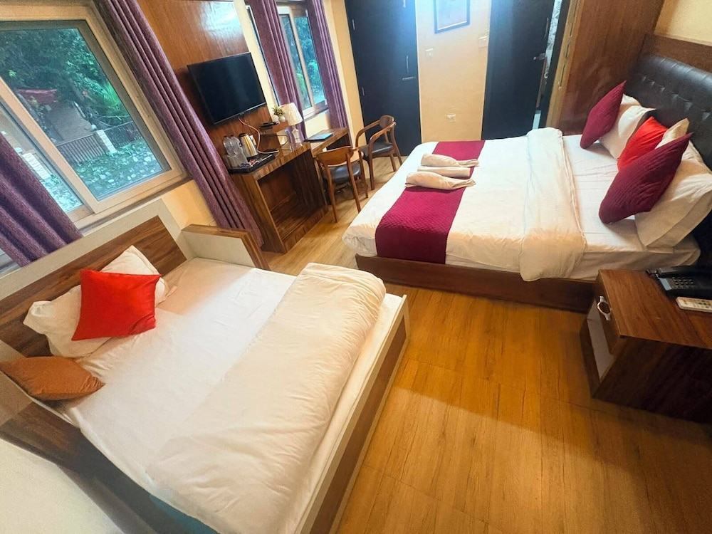 Family, 1 King and 1 Single Beds, Hill View
