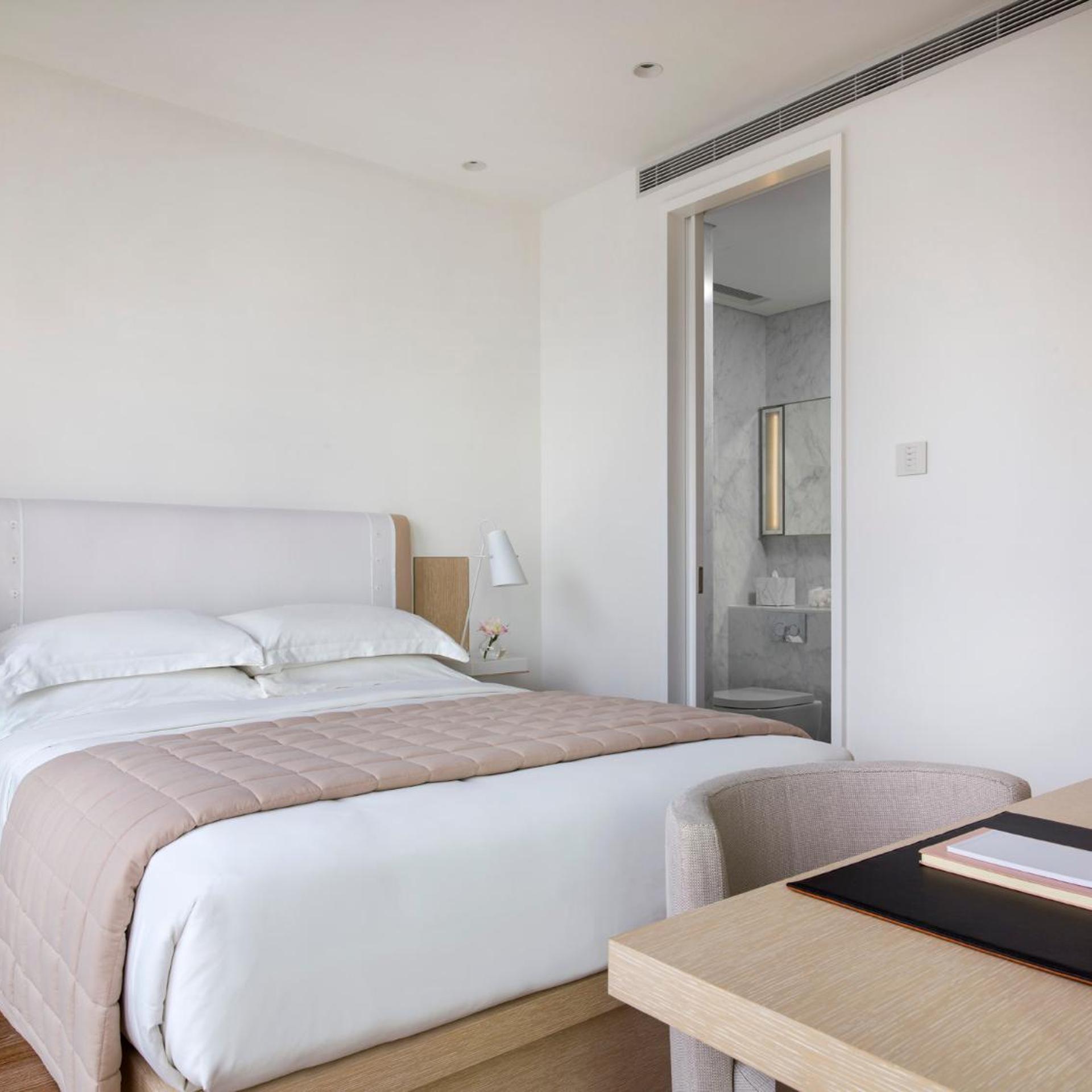 2 BEDROOMS, SUITE