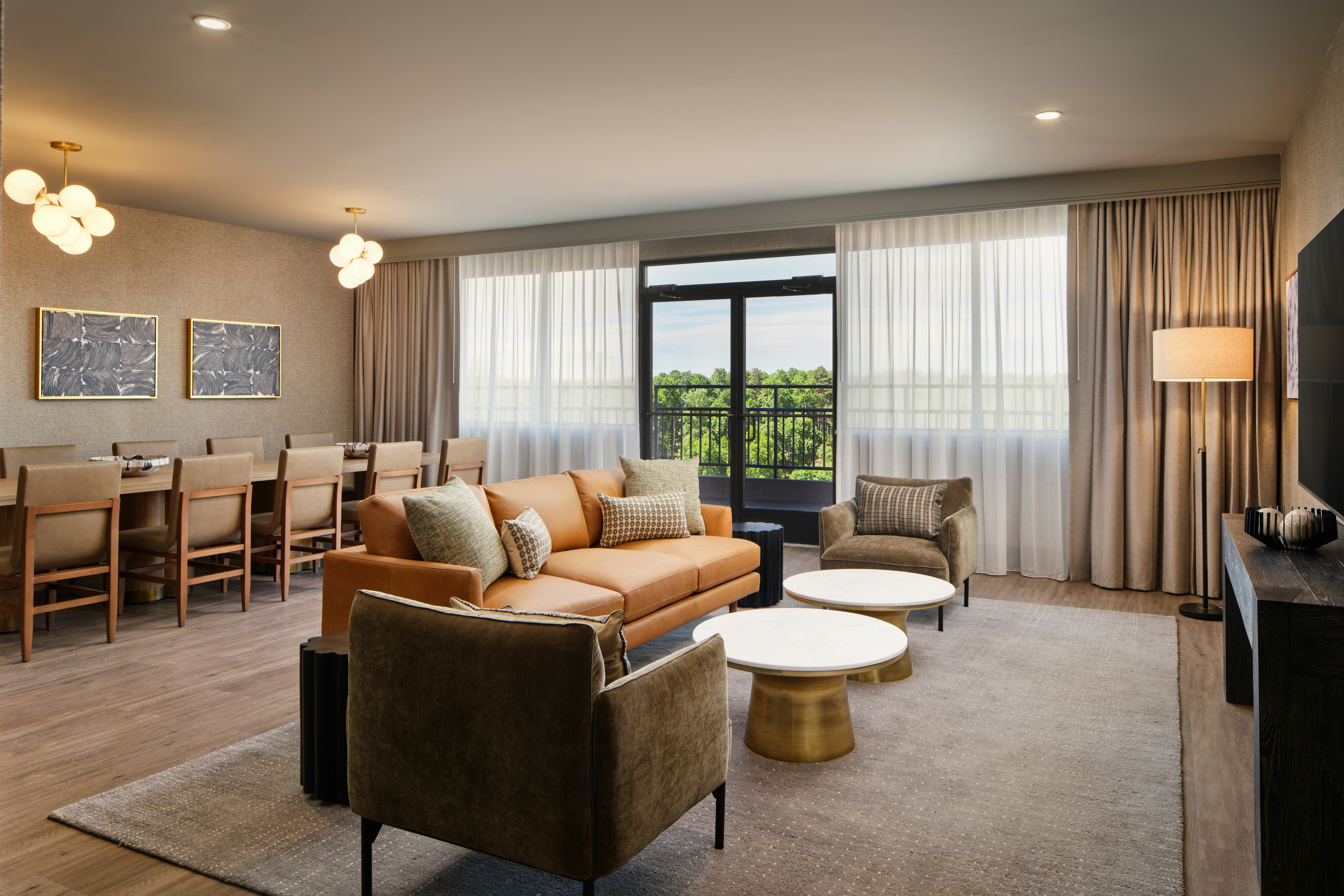 DoubleTree by Hilton Greenville Airport 13/28