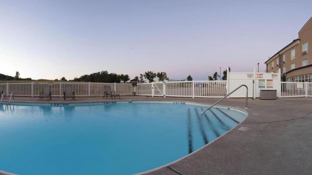 Holiday Inn Express Hotel Suites Mountain Home 8/58