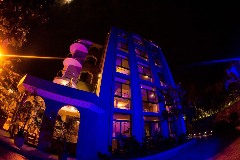 Dharma Beach Hotel 2/57