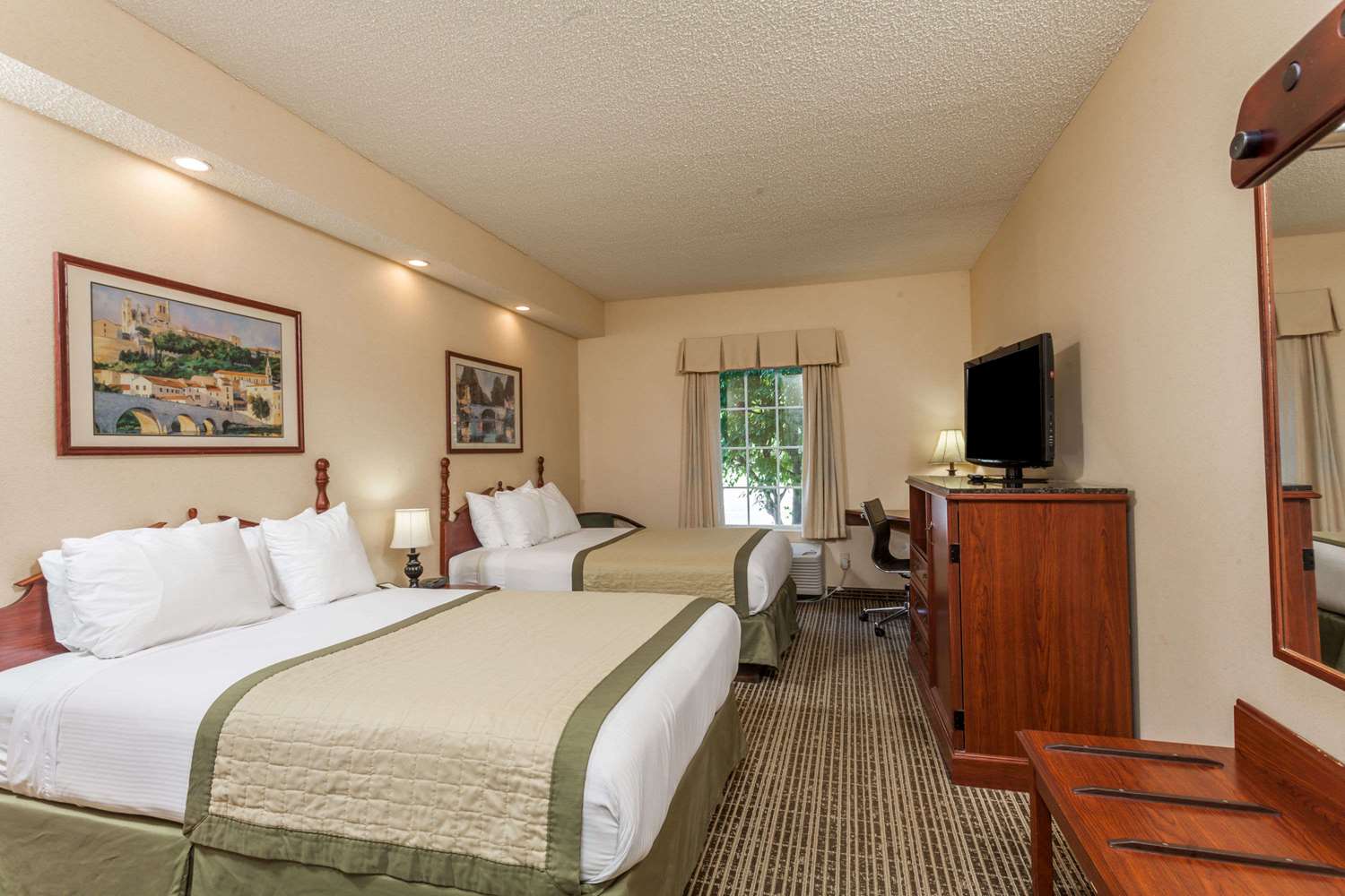 Baymont By Wyndham Columbia Maury 7/28