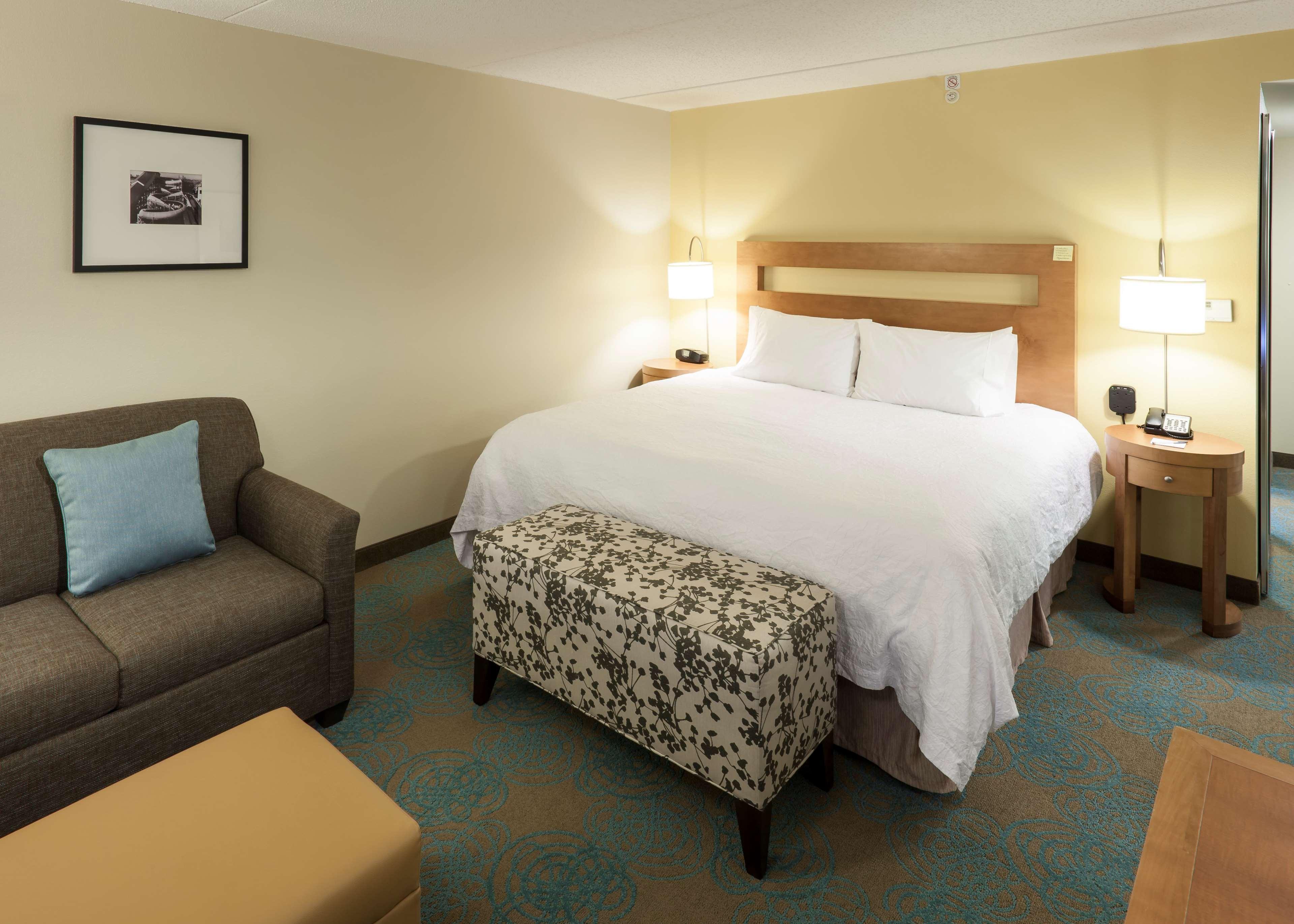 ROOM, KING BED, SOFA, ACCESSIBLE