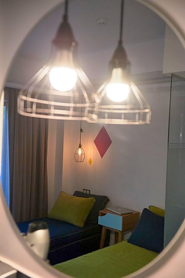 Blue Bottle Hotel 80/90
