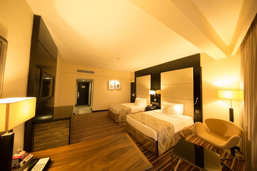 Ramada by Wyndham Colombo 11/46