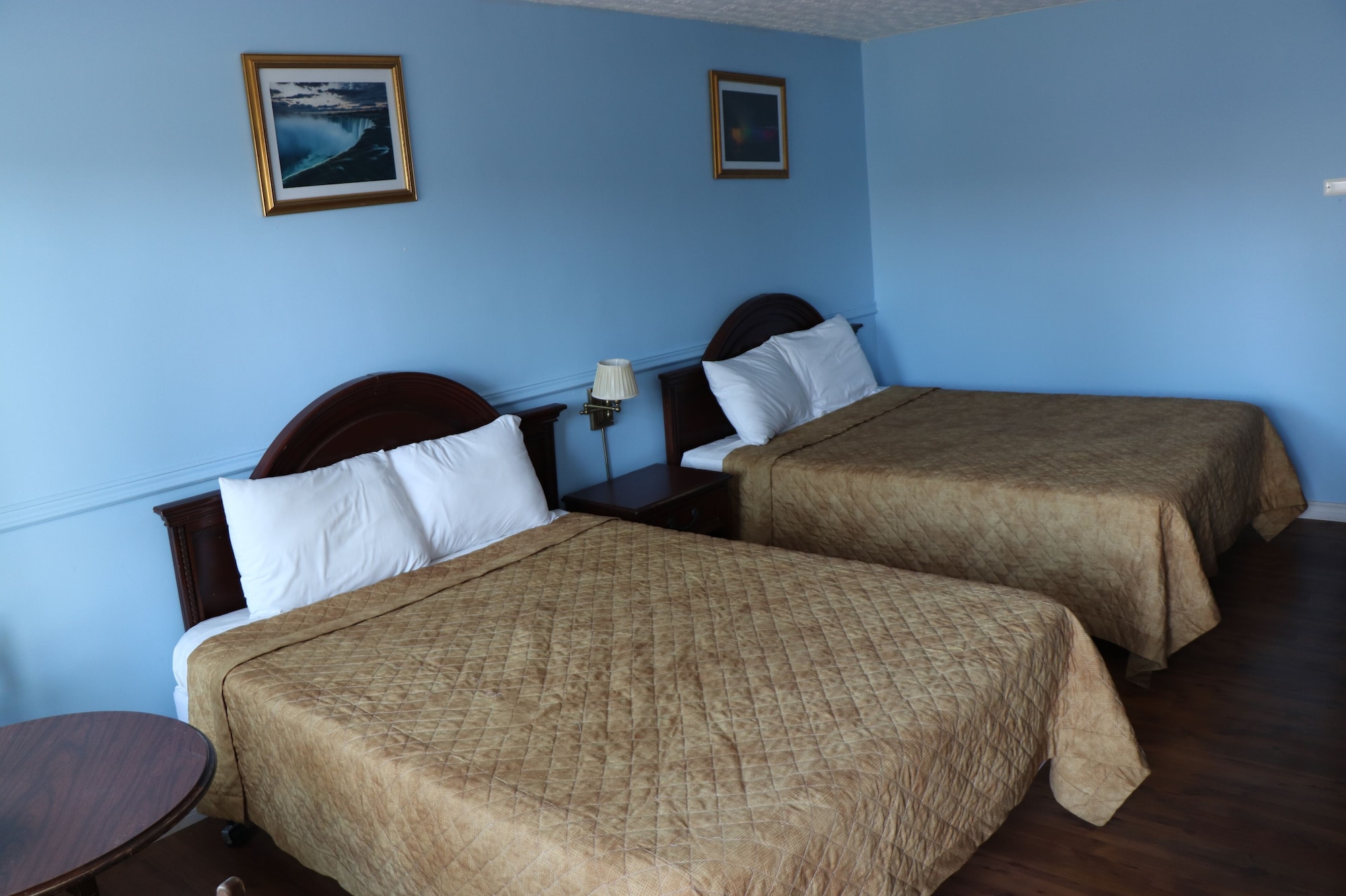 DELUXE, 2 QUEEN BEDS