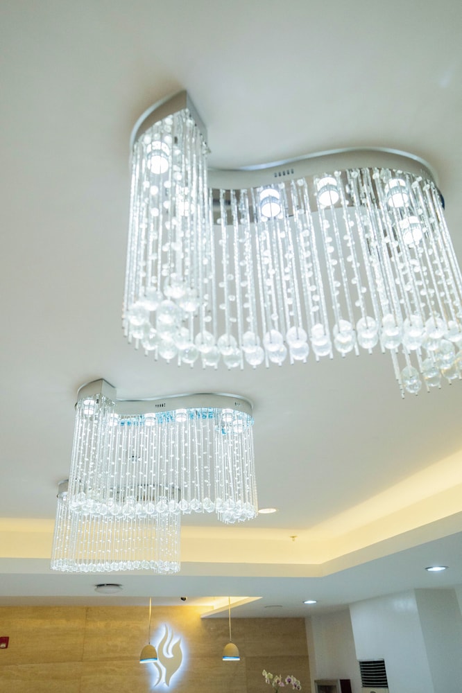 Stacia Hotel 6/48