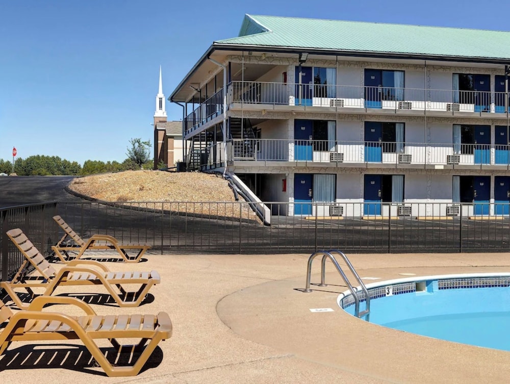 Motel 6 Branson West Silver Dollar City 5/58