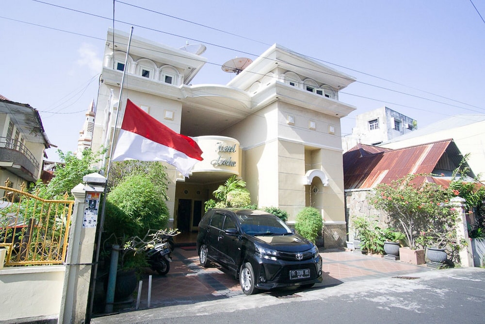 RedDoorz near Pantai Falajawa Ternate 1/29