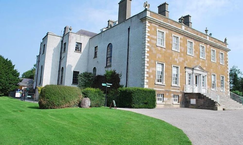 Bracken Court Hotel 53/60
