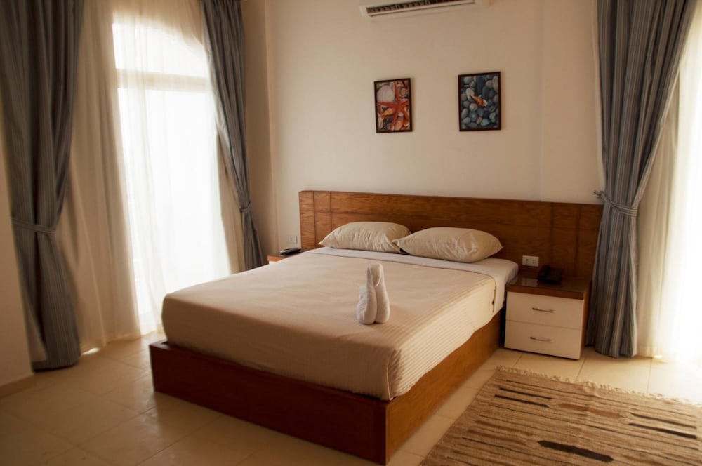 Elaria Hotel 17/68