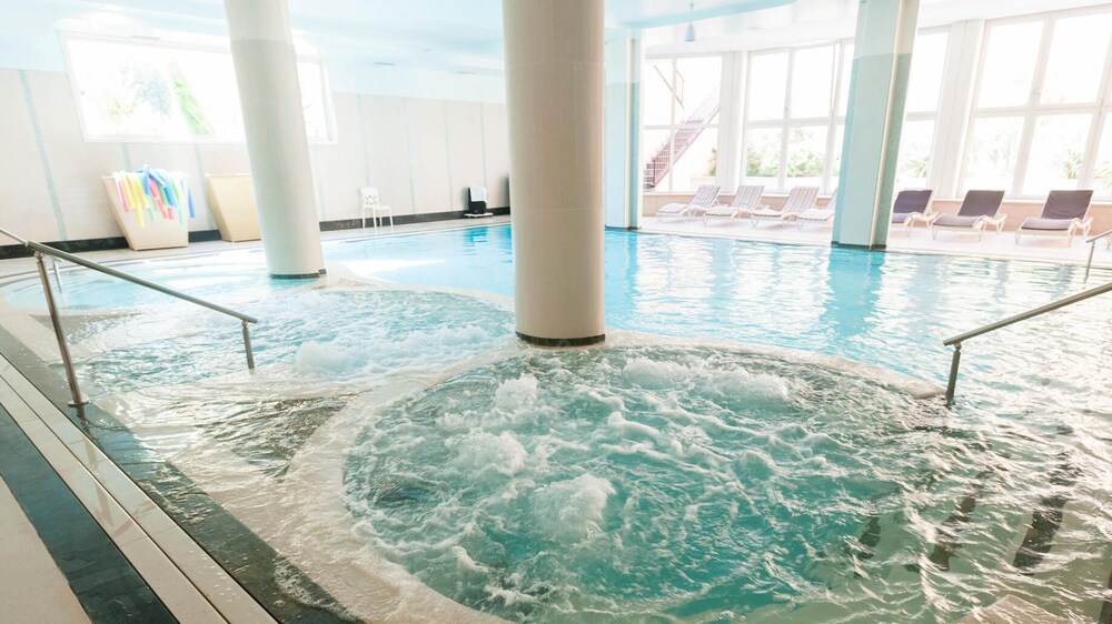 swimming pool spa