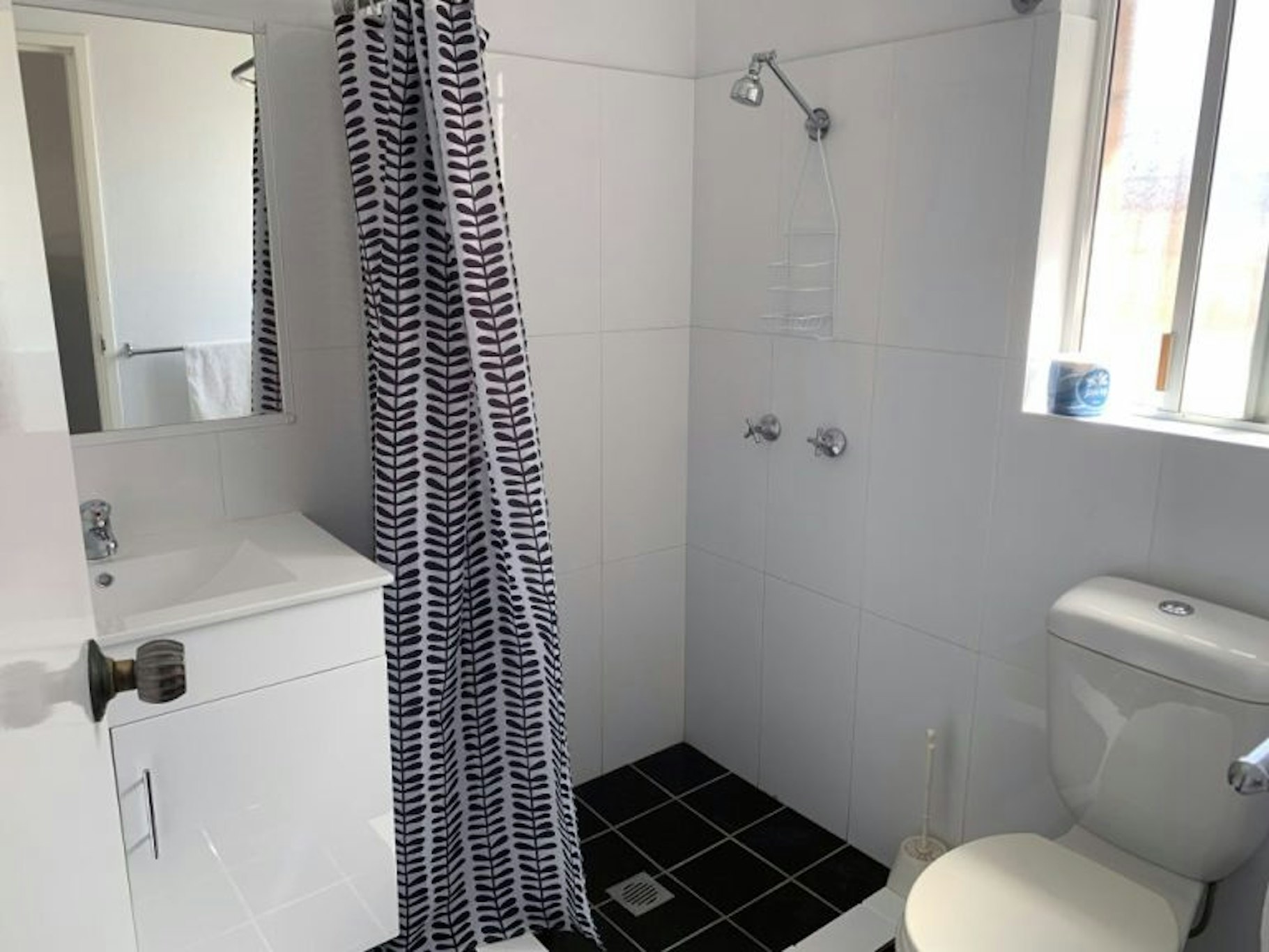 Baths Motel 33/33