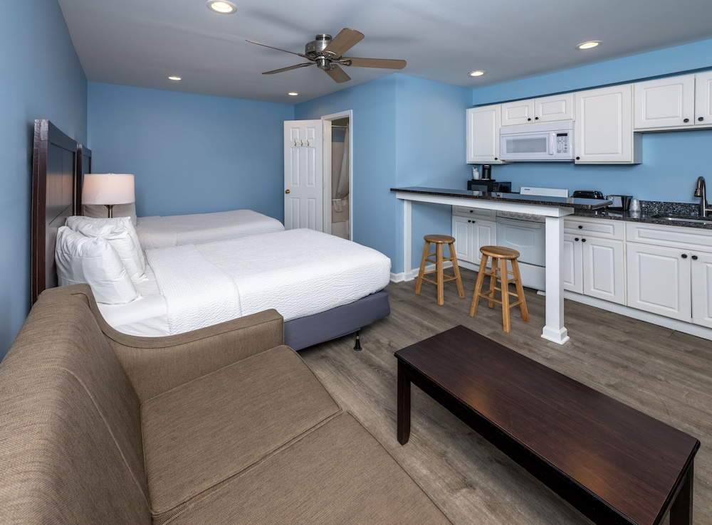 Commander Beach House Hotel 19/50
