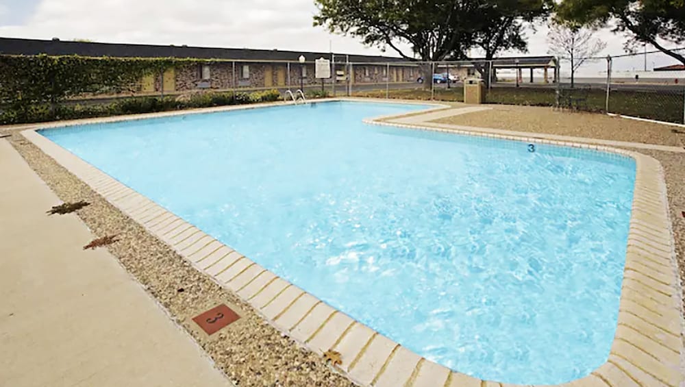 Regency Inn 5/38