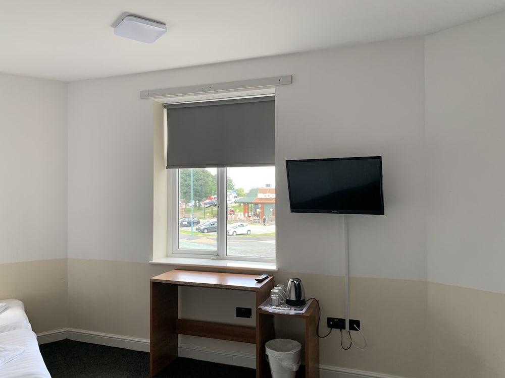 IBI Imperial Salford (ex Trivelles Hotel Manchester - Cross Lane) 48/62