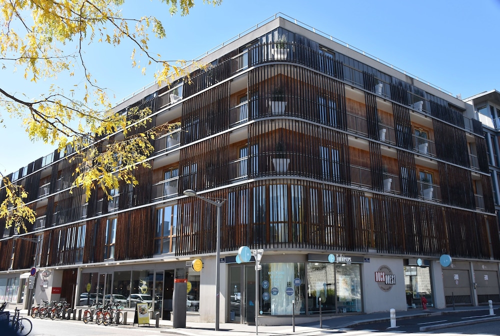Adonis Lyon Dock Ouest photo3