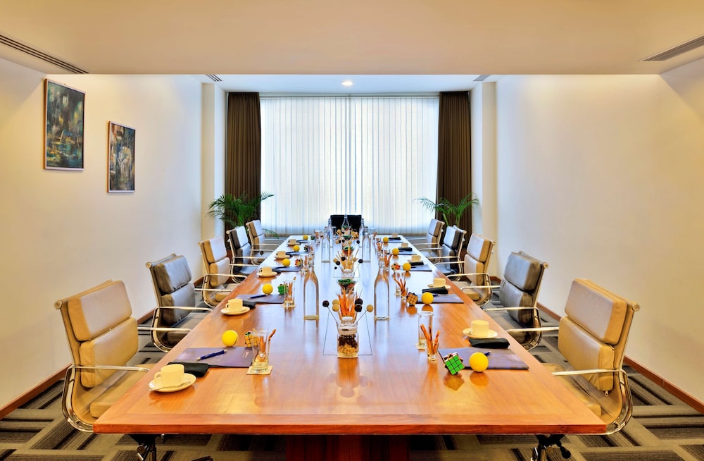 Radisson Blu Plaza Hotel Hyderabad Banjara Hills 66/73