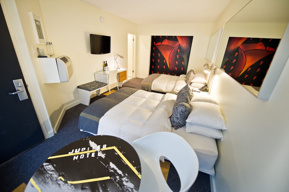 Jupiter Hotel 38/71