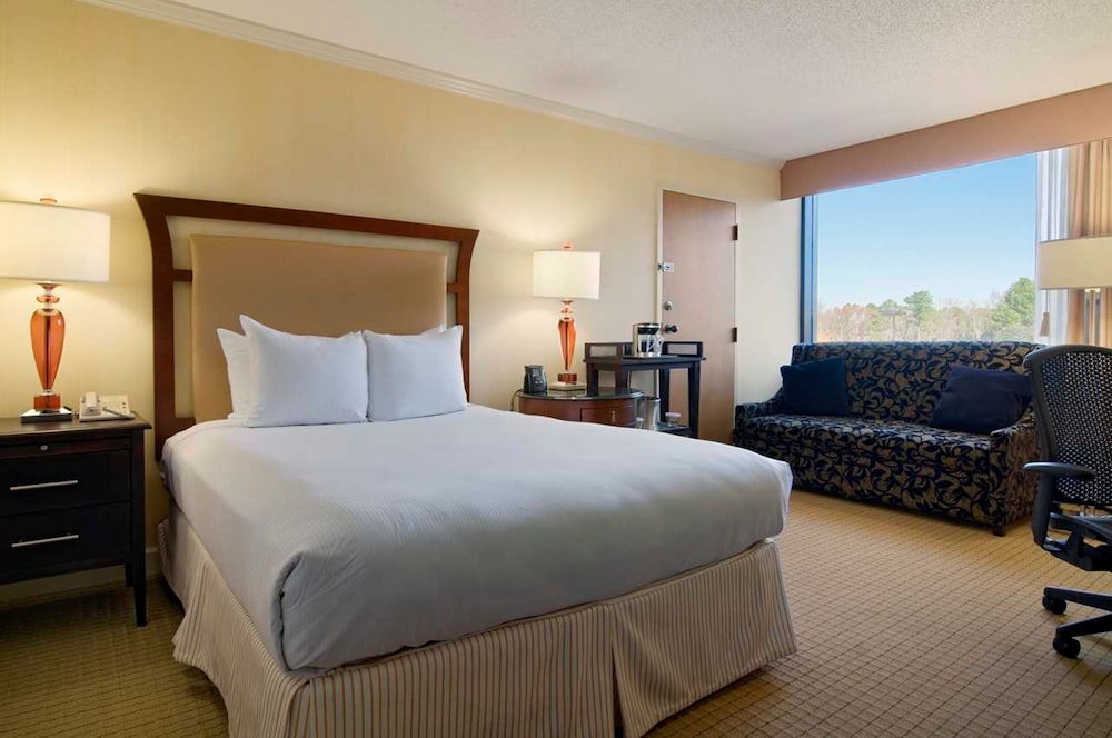 JUNIOR SUITE, KING BED, SOFA