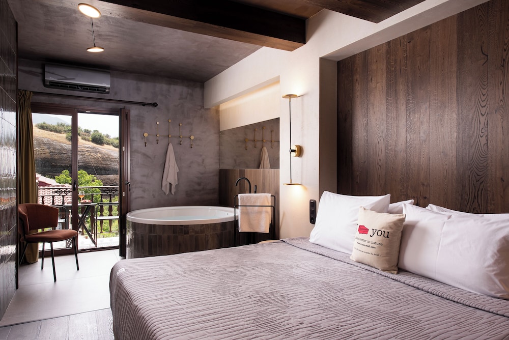 Suite, Queen Bed, Hot Tub