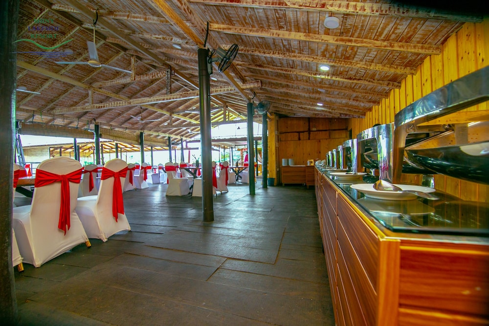 Shiny Lakeside Resort 33/58