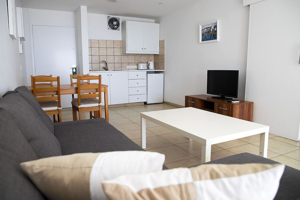 Sun Hall Beach Apartments 40/51
