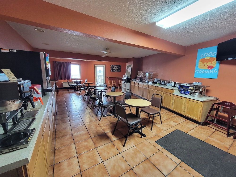 AmericInn by Wyndham Saint Ignace 44/56