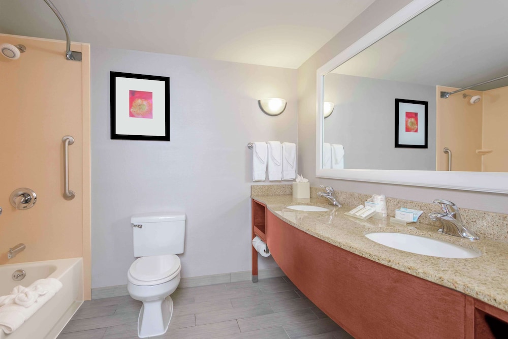 Hilton Garden Inn Independence 10/57