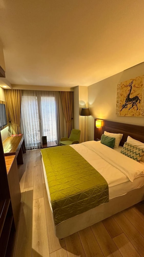 The White Orient Hotel 27/64