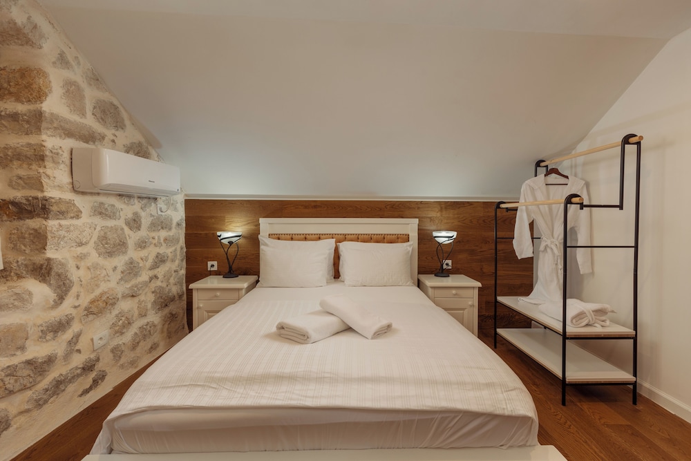 Conte Hotel 19/75