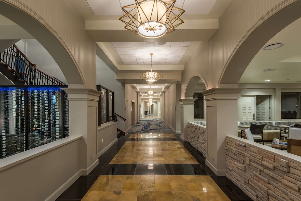 Hilton Dallas/Rockwall Lakefront 57/77