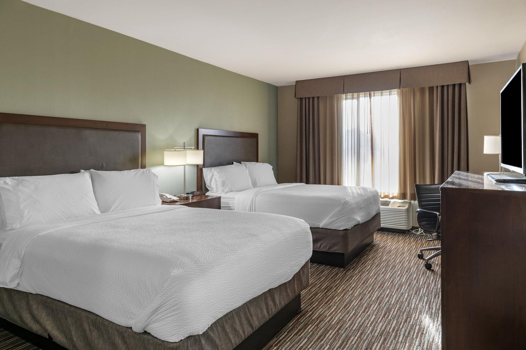 suite, multiple beds