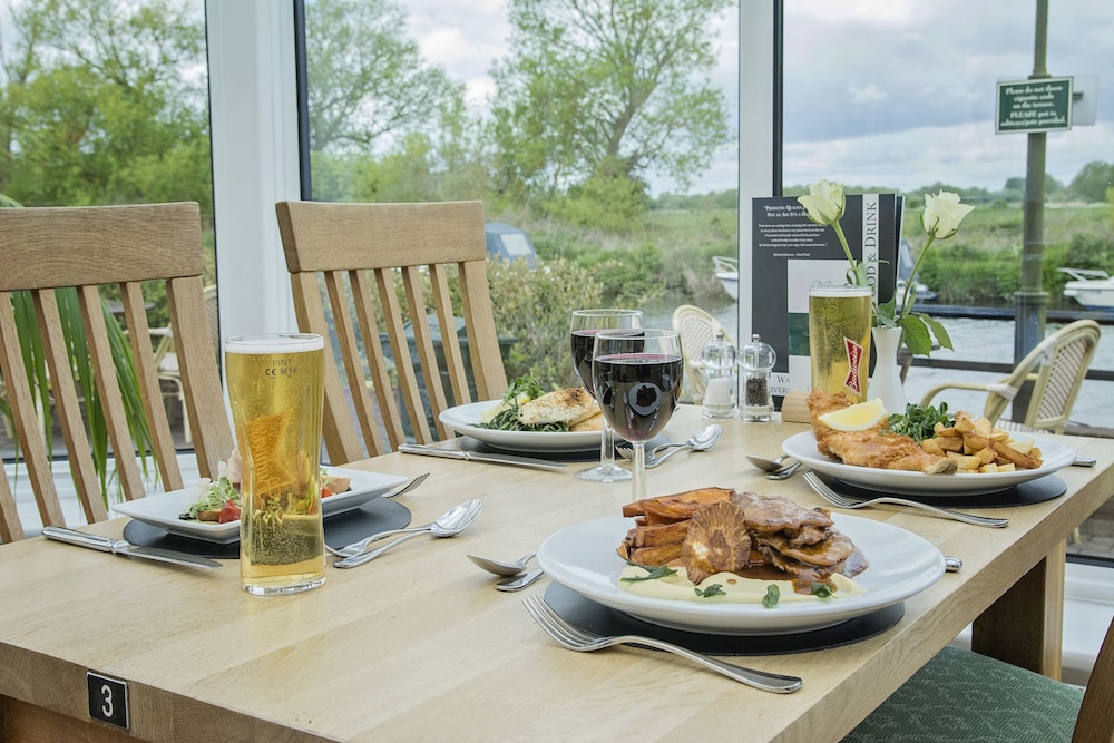 The Waveney House Hotel 40/58