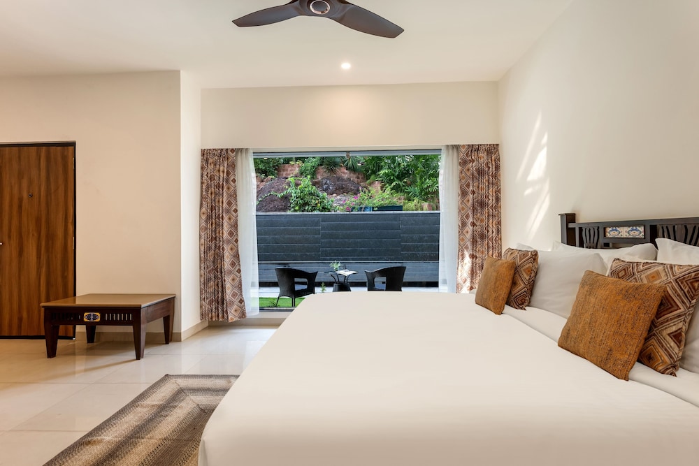 DELUXE, DOUBLE BED, HILL VIEW