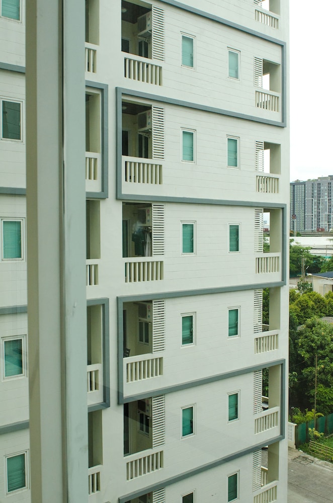 Sunday Platinum Suites in BANGKOK