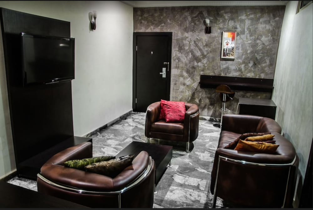 3j Apos S Hotel Ltd 45/64