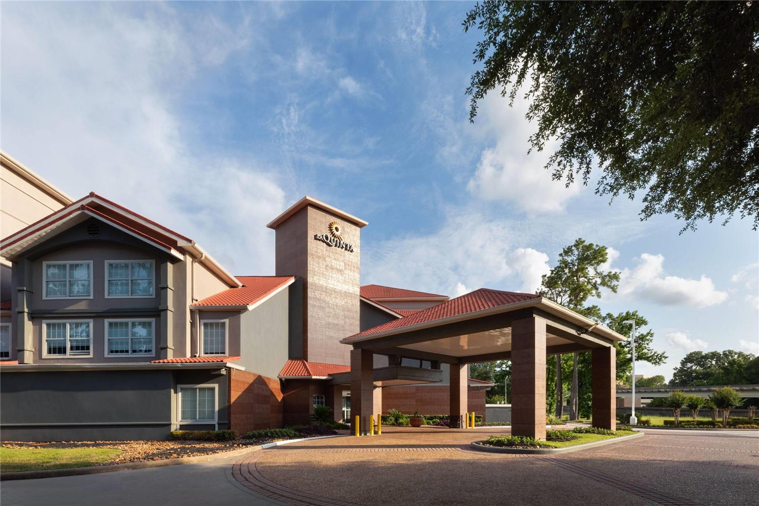La Quinta Inn & Suites by Wyndham Houston Bush IAH South in HOUSTON - TX