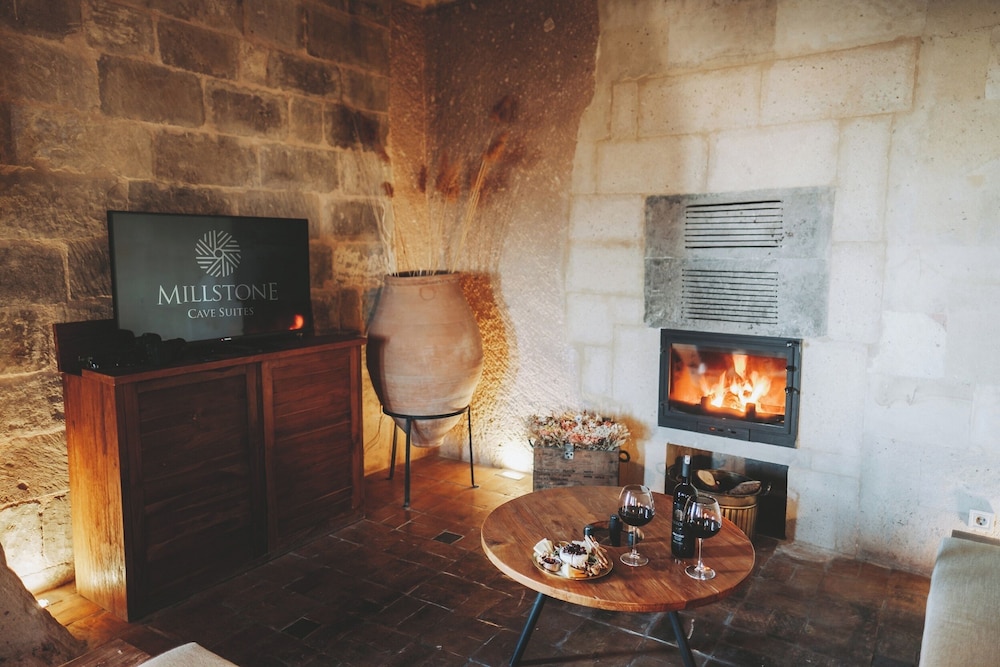 MILLSTONE CAVE SUITES 69/77