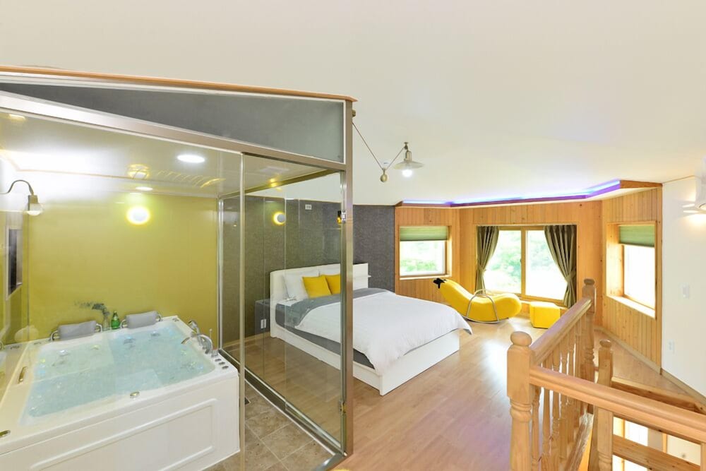 Gapyeong Camel Pension 44/50