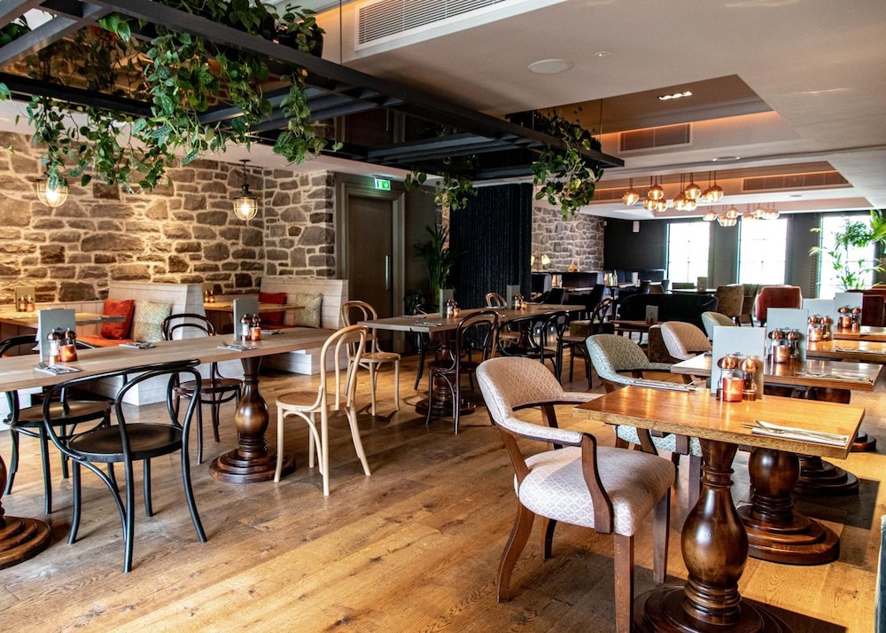 The Raeburn 28/37