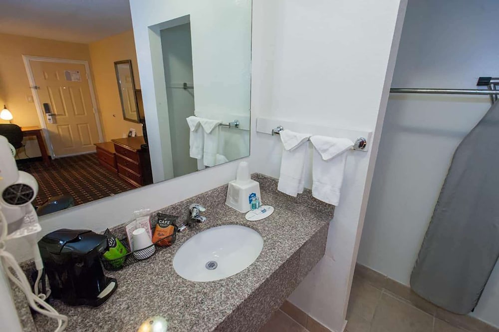 Travelodge by Wyndham Jackson North 17/26