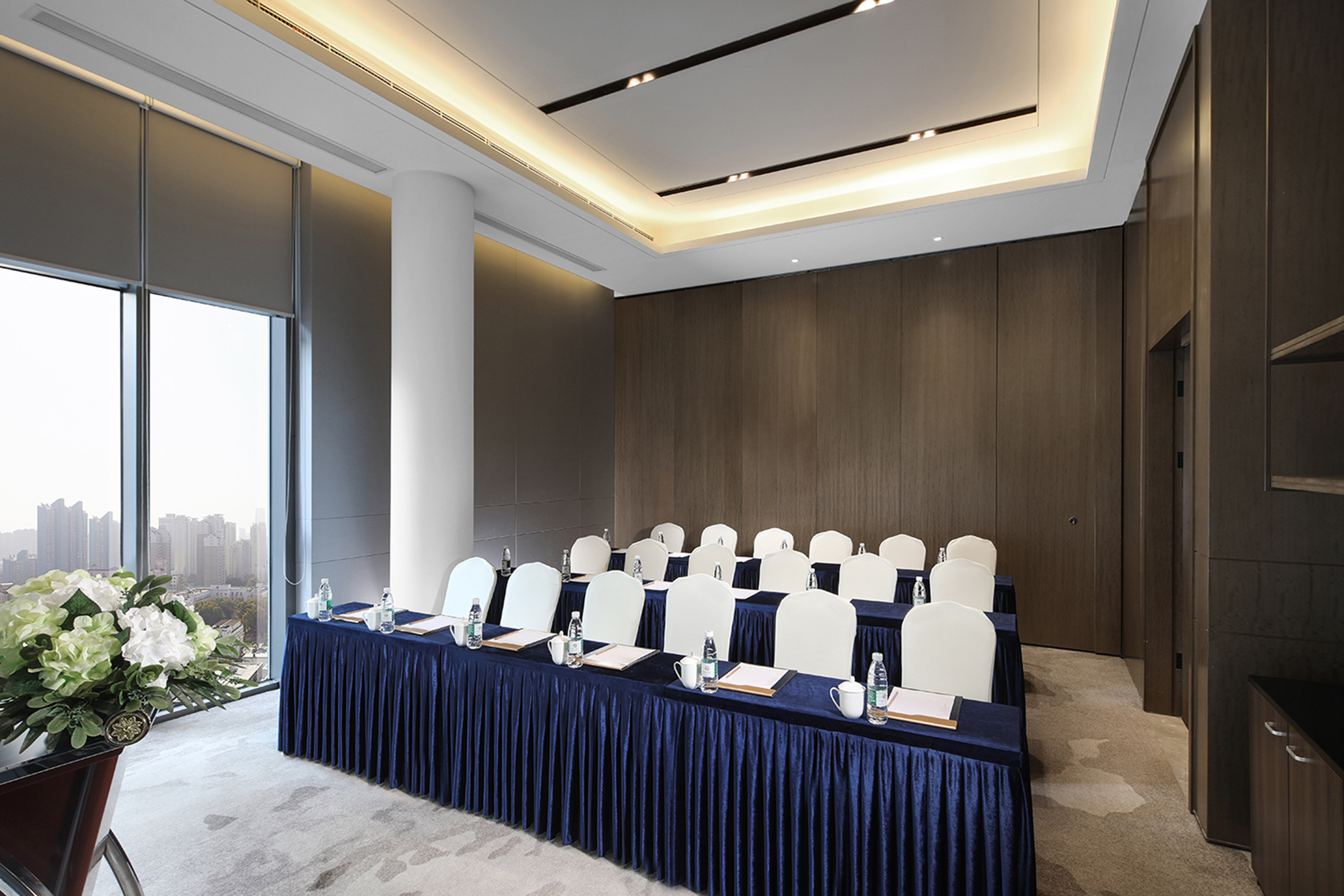 Holiday Inn Shanghai Huaxia 6/50