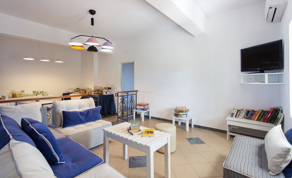 Iris Beach Hotel 28/41