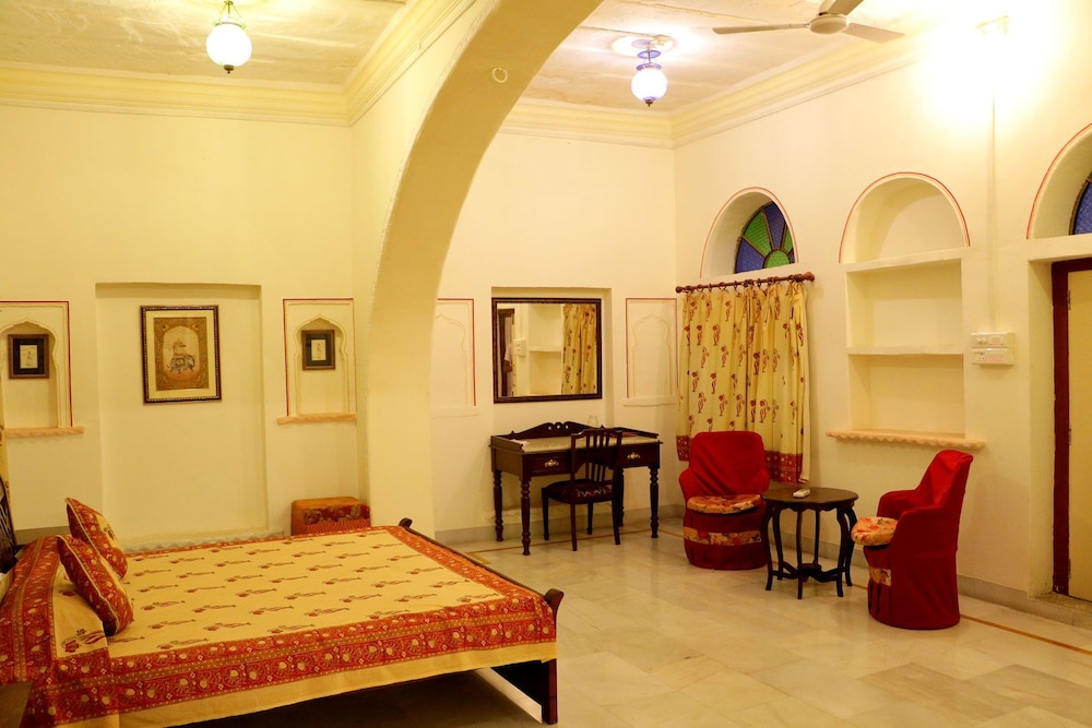 DEV NIWAS - HERITAGE HOTEL 20/22