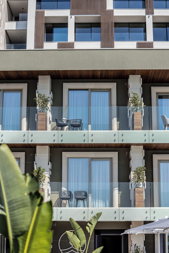 Hotel Vlora Priam, Affiliated by Melia 6/65