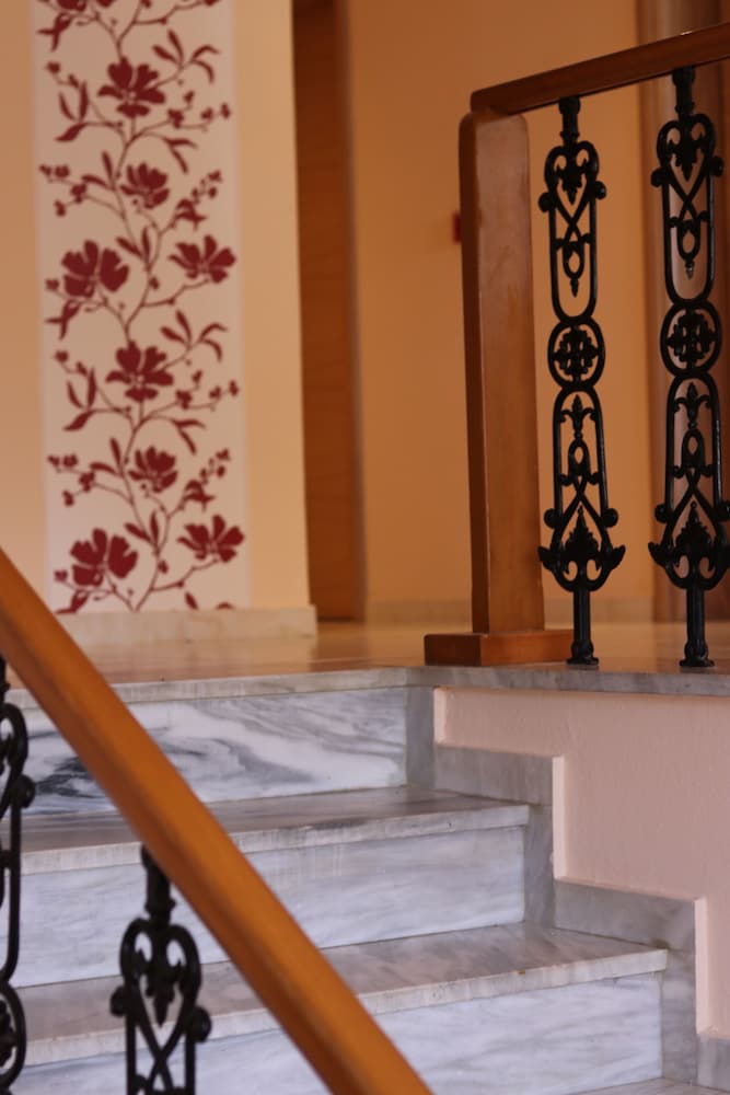 Pegasus Hotel 5/42