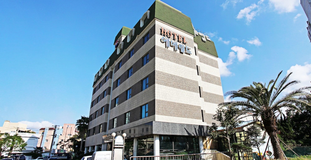 Emerald Hotel 3/26