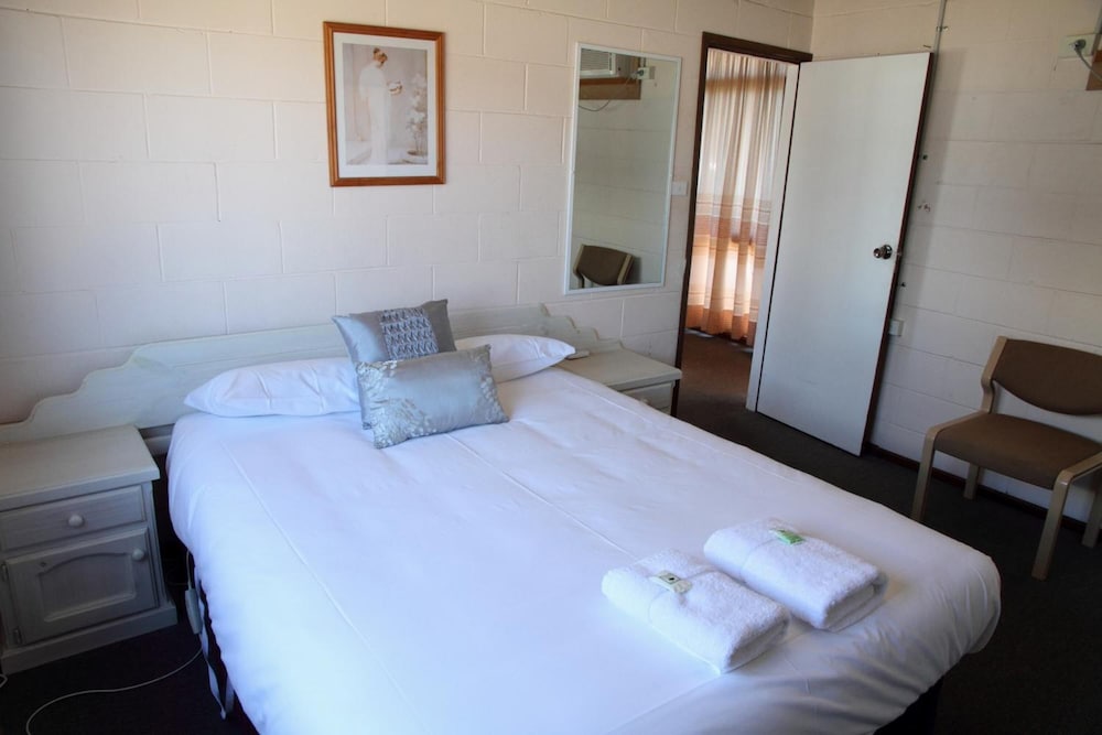 Plainsman Motel 7/63